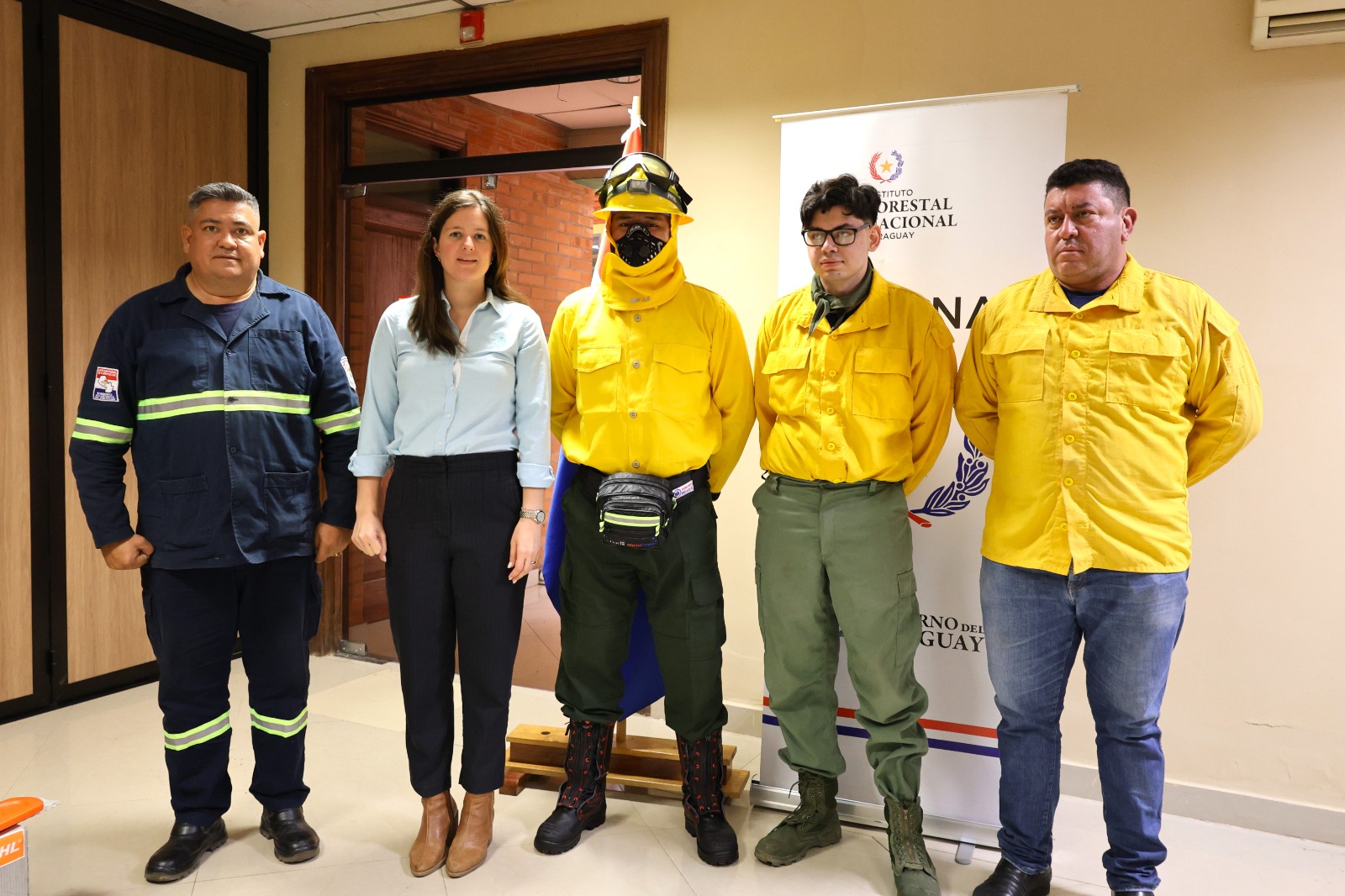 Infona entrega equipos a bomberos de mariscal estigarribia