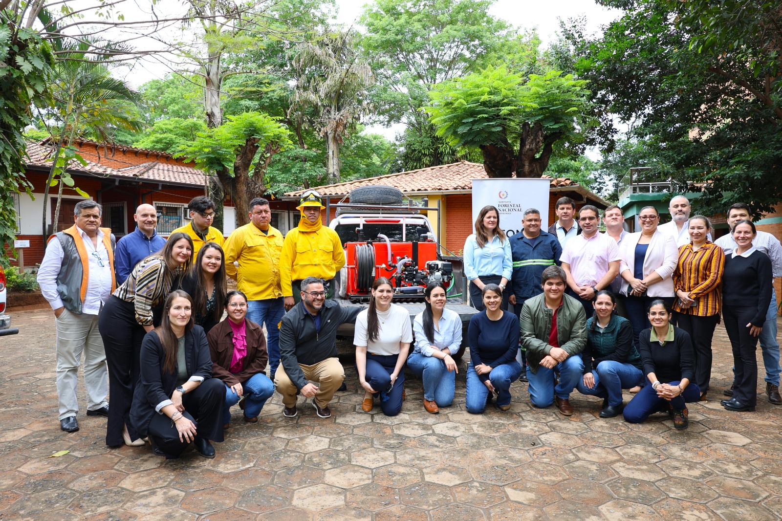 Infona entrega equipos a bomberos de mariscal estigarribia